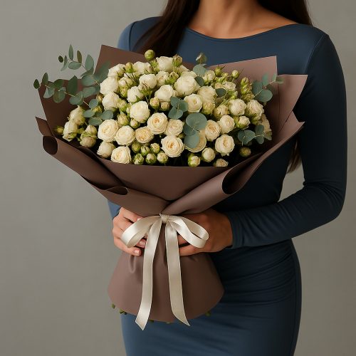 Букет из кустовых роз «Нежность в белом»